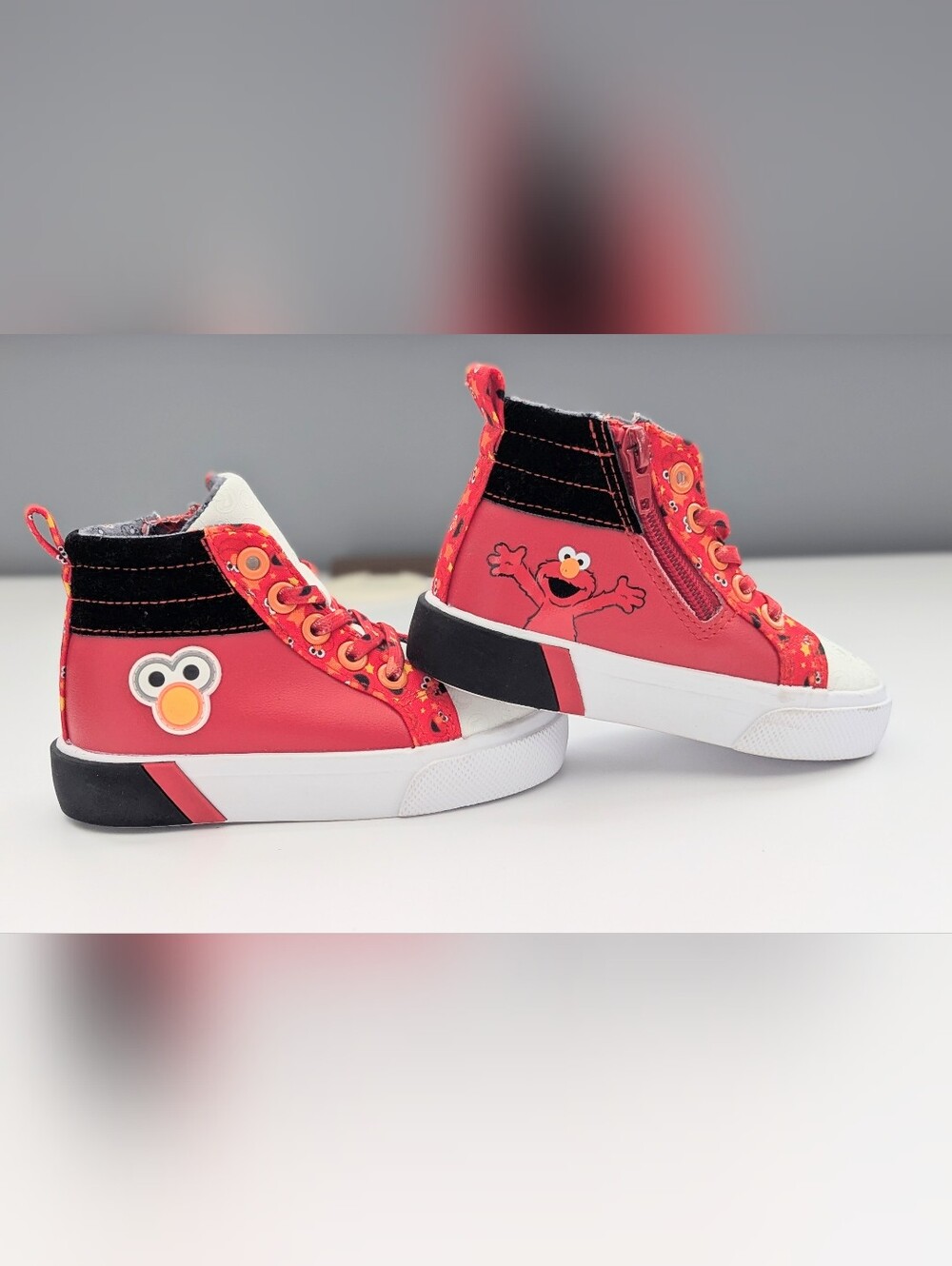 NWOT Sesame Street Elmo Unisex Toddler (Size 8)  High-Top Sneakers/Running Shoes